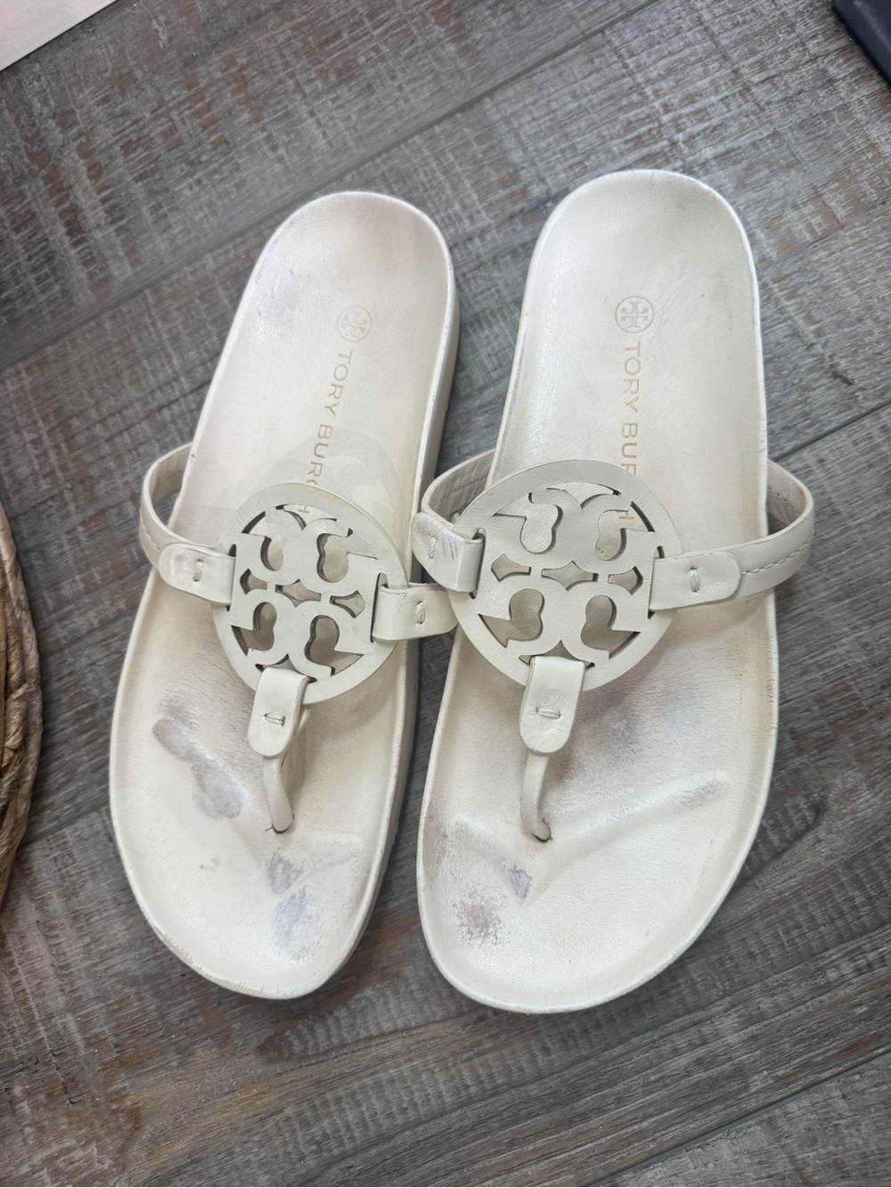 Tory Burch Miller cloud leather thong sandals sz9